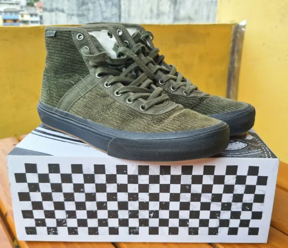 Tênis Vans cano alto TAM 40
