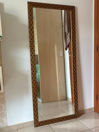 Espelho grande para quarto.