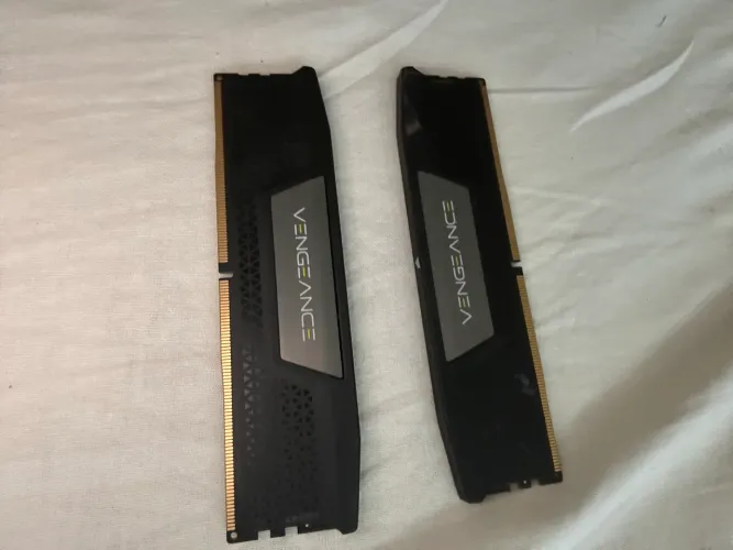  MEMÓRIA RAM 32GB (2x16GB) de CORSAIR DDR5  5200mhz
