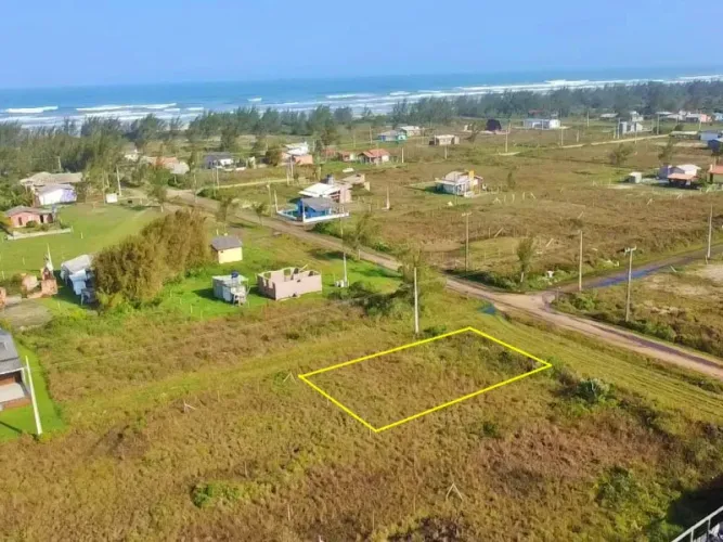 Terreno de Esquina a 300m do Mar  Lagoinha Norte