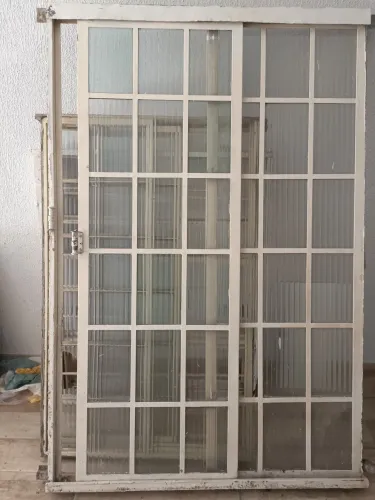 Vitrox com grade, vários modelos e tamanhos, usado