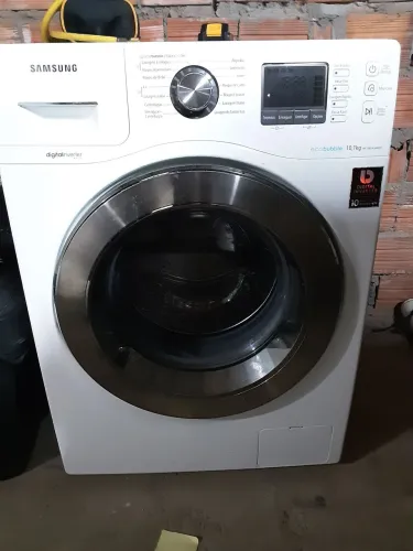 Maquina de lavar em perfeito funcionamento 