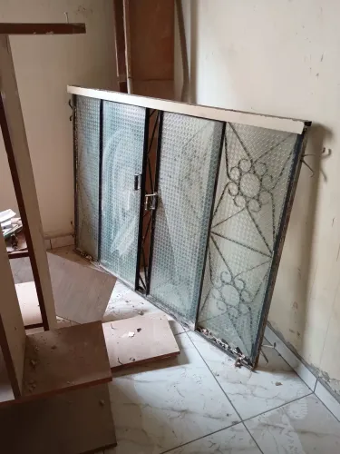 Janelas de ferro usada com vidro em bom estado
