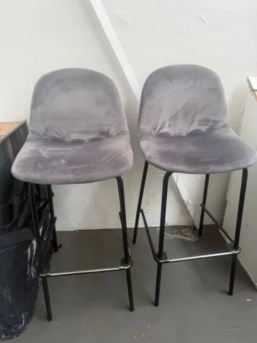 Banquetas Altas Estofadas em Veludo - Kit com 2 unidades