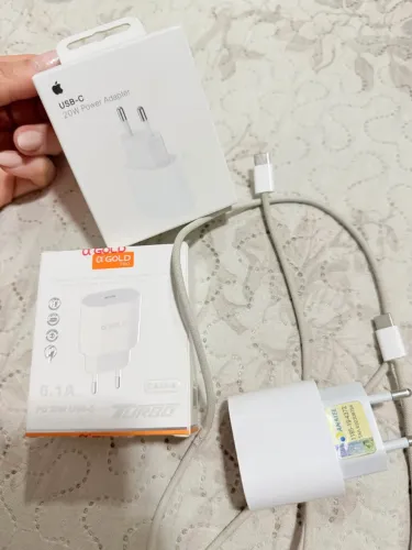Carregador iPhone original usado ?.é um similar novo lacrado 