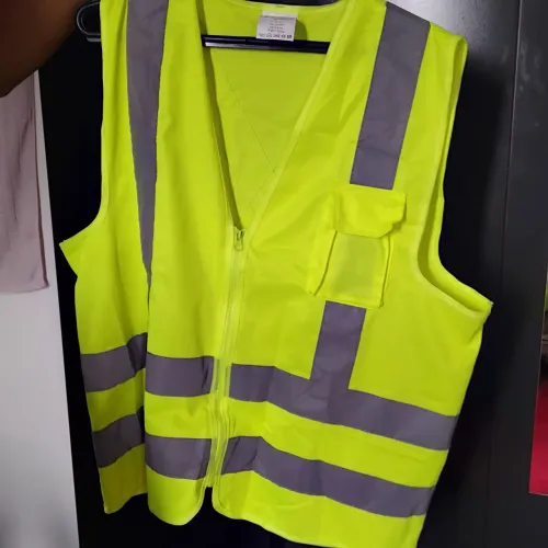 Colete refletor usado