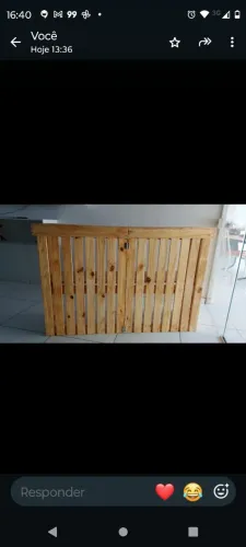 Bancada de madeira com prateleira