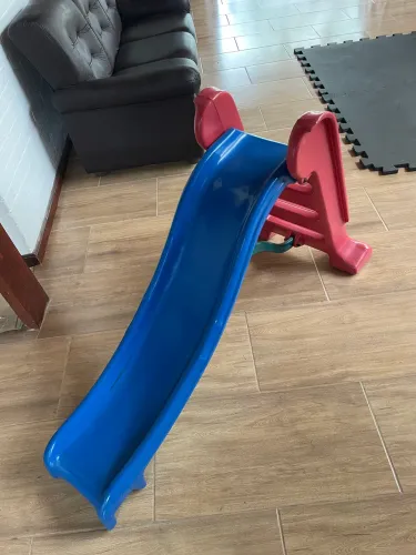 Escorrega de Brinquedo 