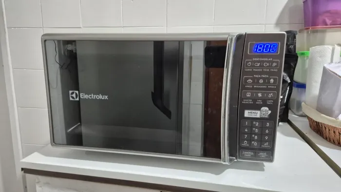 Micro-ondas Electrolux 27L Inox - Frente Espelhada - 220V