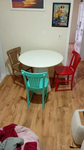 conjunto completo (mesa + 3 cadeiras)