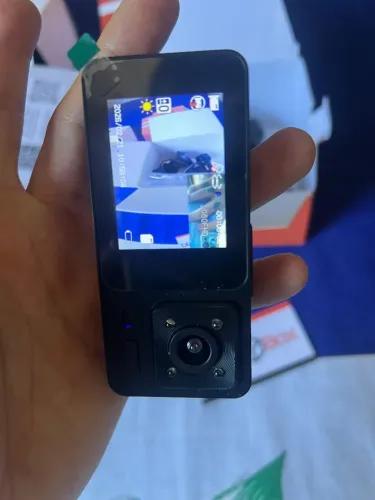 Câmera veicular filma 3 pontos.