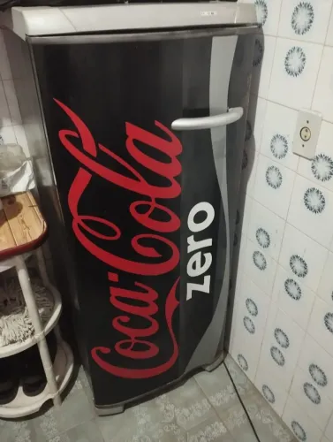 Freezer Electrolux F18 Customizado Retrô (Coca-Cola Zero)
