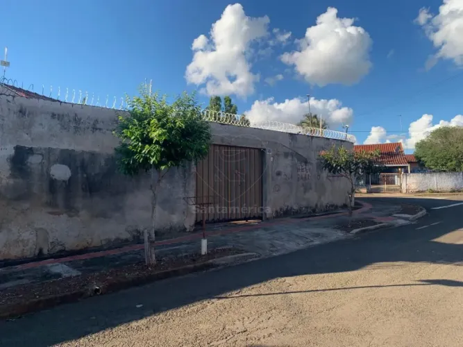 Casa à venda no bairro Cafezal com 3 quartos e quintal na Região Sul de Londrina