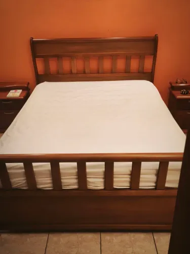 Cama Queen casal madeira maciça com colchão Castor de molas ensacadas
