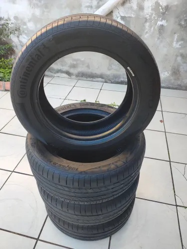 Pneus 195 / 55 R15 continental / Goodyear bem novos