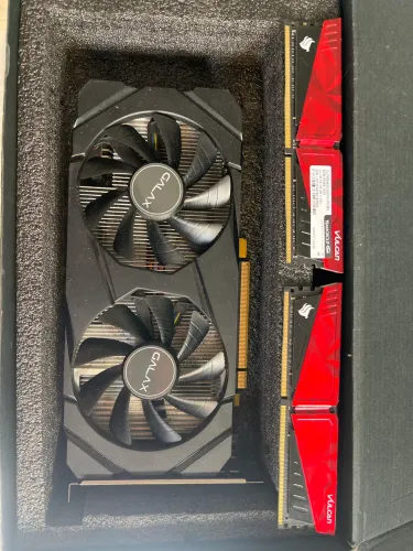 Placa de vídeo e Kit de memória RAM 