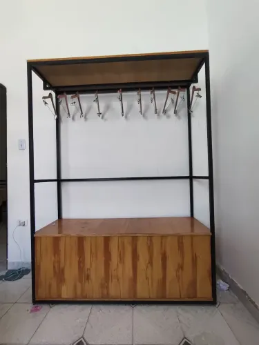 Arara de Roupas Industrial com Baú - Grande e Resistente
