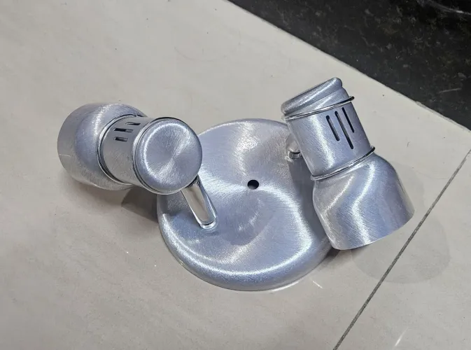 Spot duplo de sobrepor em alumínio. 