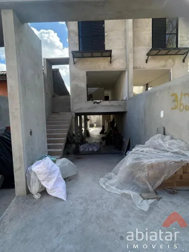 Sobrado à venda no Condomínio Morada dos Pássaros em Taboão da Serra 3 dormitórios e 3 vag