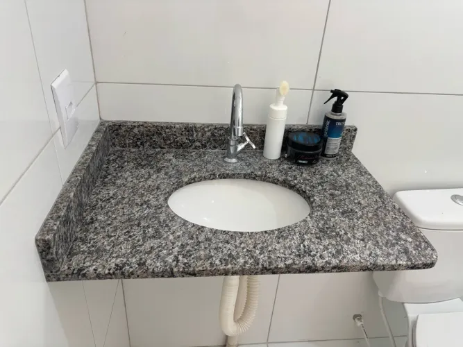 Bancada de Granito para Banheiro com Cuba - 68x47 cm