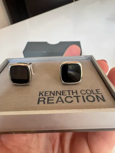 abotoaduras da marca Kenneth Cole Reaction