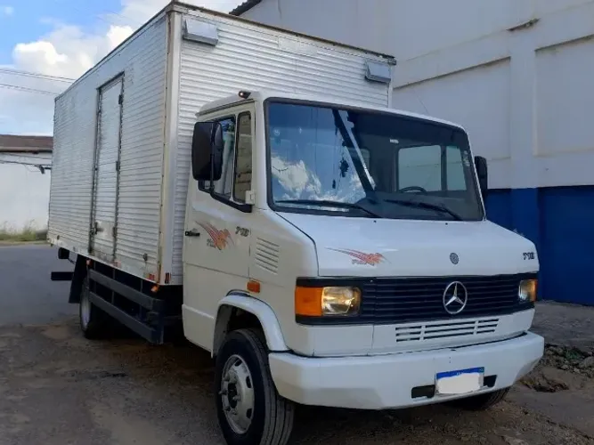 Mercedes 710 plus 2011 bau