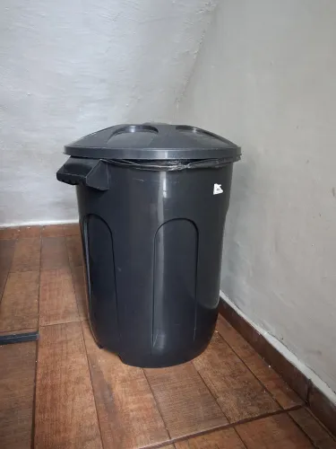 Lata de plástico lixo/roupas 93 litros Jaguar