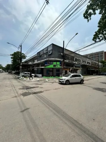 **Sala Comercial Disponível para Locação e Venda na Penha Circular, Rio de Jan
