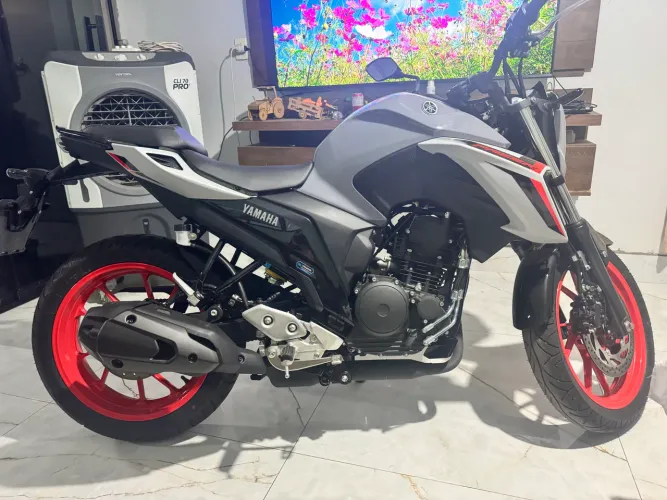 Fz 25 com apenas 1.000 km 