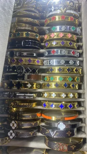 Bracelete em aço