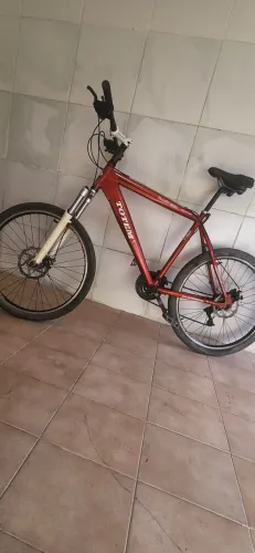 Bicicleta aro 26 marca: totem toda em alumínio.
