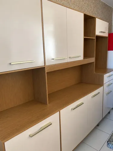 Armário de cozinha grande em boas condições