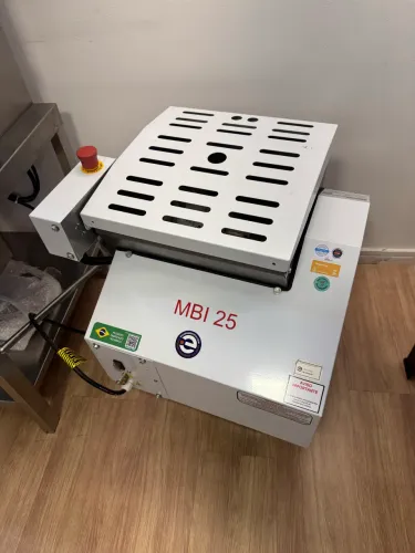 Amassadeira semi rápida 25kg basculante 220v