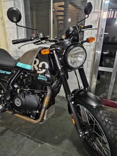 Royal Enfield Scram 411 EFi Silver Spirit