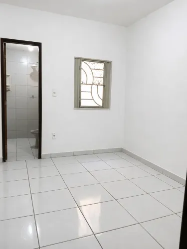 Alugo quarto para mulheres