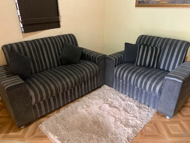 Vende-se conjunto de sofá! Em ótimo estado, muito confortável.