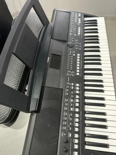 Teclado Yamaha PSR SX600 Seminovo Impecável 