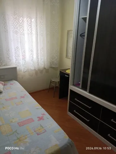 Quarto individual em casa de família