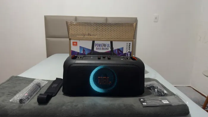 JBL partybox on the go essential novíssima!!!