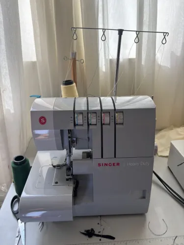 Máquina de Costura Overloque SINGER