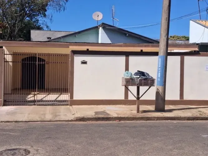 CASA RESIDENCIAL/COMERCIAL - 2 QUARTOS; 3 BANHEIROS - JARDIM PARAÍSO PENÁPOLIS/SP
