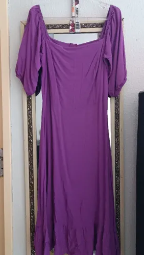 VESTIDO ROXO
