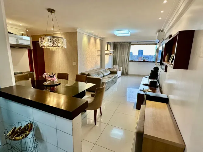 Apartamento com 105 m2, 3 suítes (sendo 2 americanas), vista livre, repletos em armários,