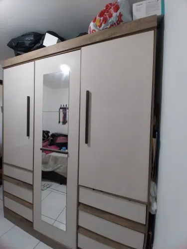 VENDE-SE GUARDA ROUPA CASAL