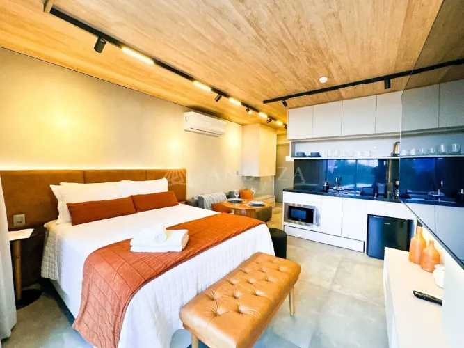 Studio à venda no Ed. New Time, porteira fechada, com 30m2, na beira-mar de Pajuçara