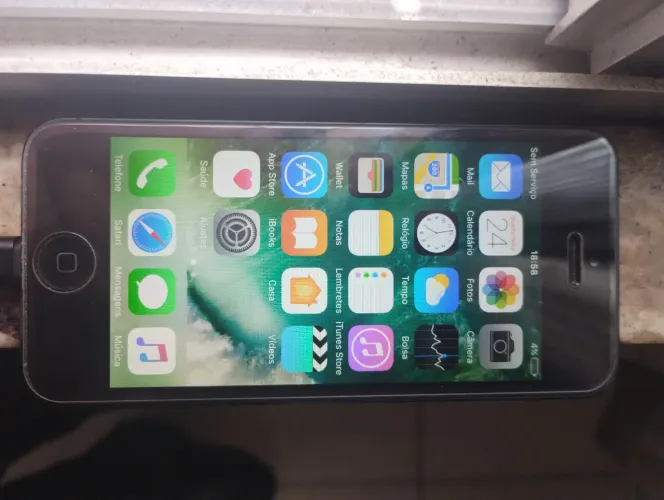 iPhone 4S na caixa