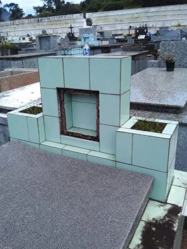 Vendo jazigo completo em cemitério de Caingá - Teresópolis RJ