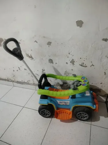 Vendo um carrinho de passeio