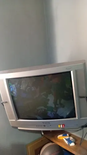 Vendo TV turbo com suporte