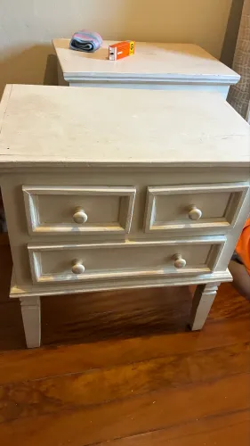 Mesa de cabeceira / aparador